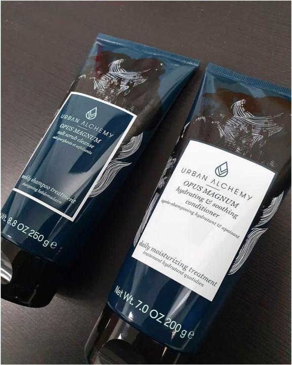 Produktbild Urban Alchemy OPUS MAGNUM - Carbon Salt Scrub Cleanse