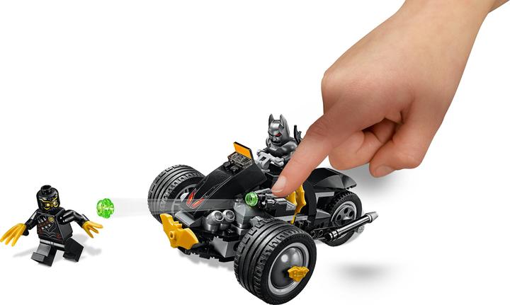 Actual product image LEGO Batman Attack of the Talons (76110, LEGO DC)