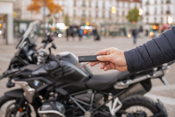 Actual product image Invoxia GPS Tracker (Android, iOS)
