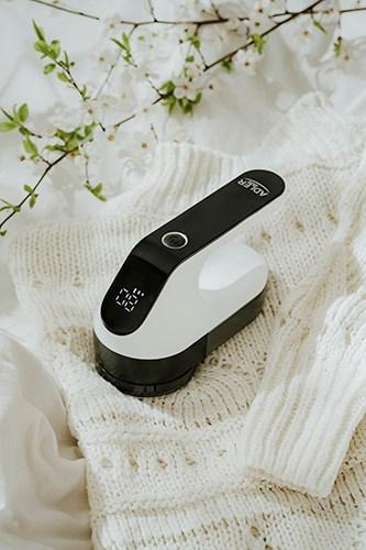 Actual product image Adler | Lint remover LCD | AD 9618 | White/Black | Rechargeable battery