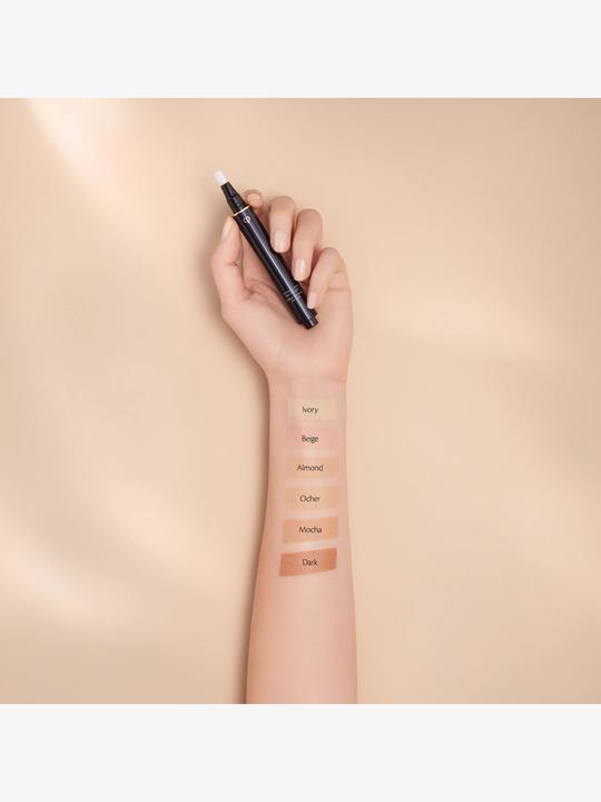 Actual product image Clé De Peau Cle De Peau Radiant Corrector For Eyes (Ivory)