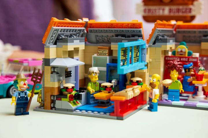 Actual product image LEGO 10352 The Simpsons: Krusty Burger (10352, LEGO Icons)