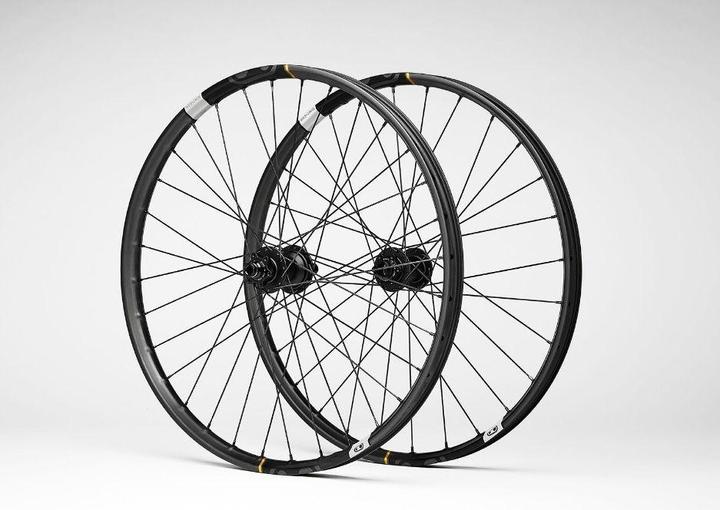 Crankbrothers Synthesis Carbon DH11 BOOST P321 Tubeless Ready Laufradsatz, 27.5", 110x20/157x12mm, S (Laufradsatz, 27.5")