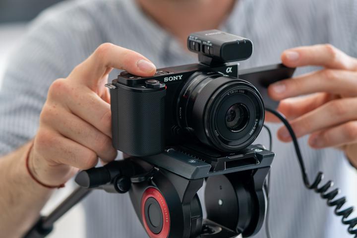 Actual product image Sony Alpha ZV-E10L (16 - 50 mm, 24 Mpx, APS-C / DX)