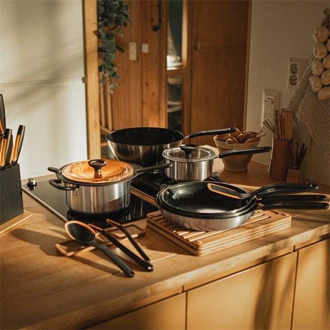 Actual product image Fiskars PAN SAUTE FF 26CM CER COAT W LID 1072314 (26 cm, Frying pan, Stainless steel)