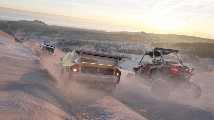 Produktbild Microsoft Forza Horizon 4: Deluxe Edition (Xbox One X, Xbox Series X, Xbox One S, Xbox Series S)