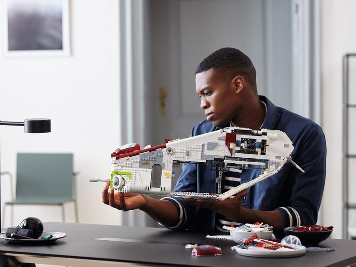 Actual product image LEGO UCS Republic Gunship (75309, LEGO Star Wars, LEGO Rare Sets)