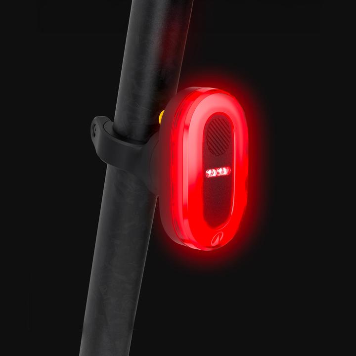 Immagine prodotto Decathlon Fahrradbeleuchtung Rücklicht RL930 USB wiederaufladbar Bremssensor (15 lm)