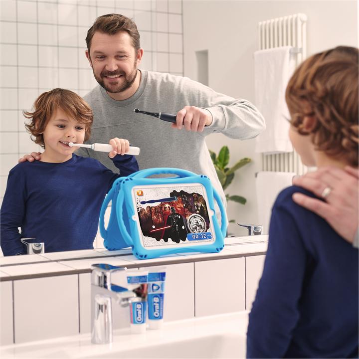 Actual product image Oral-B Junior Electric Toothbrush Star Wars + Travel case (Oscillating toothbrush)
