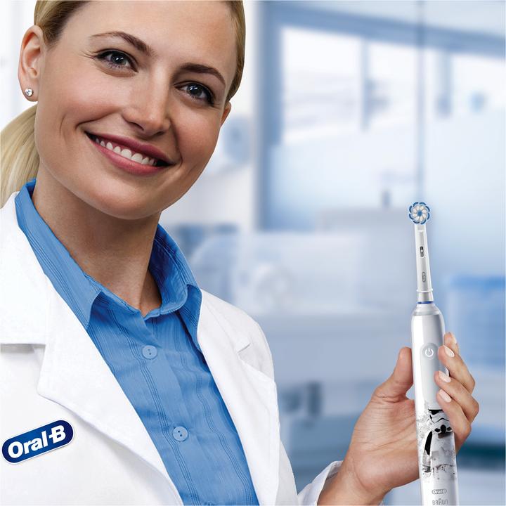 Actual product image Oral-B Junior Electric Toothbrush Star Wars + Travel case (Oscillating toothbrush)
