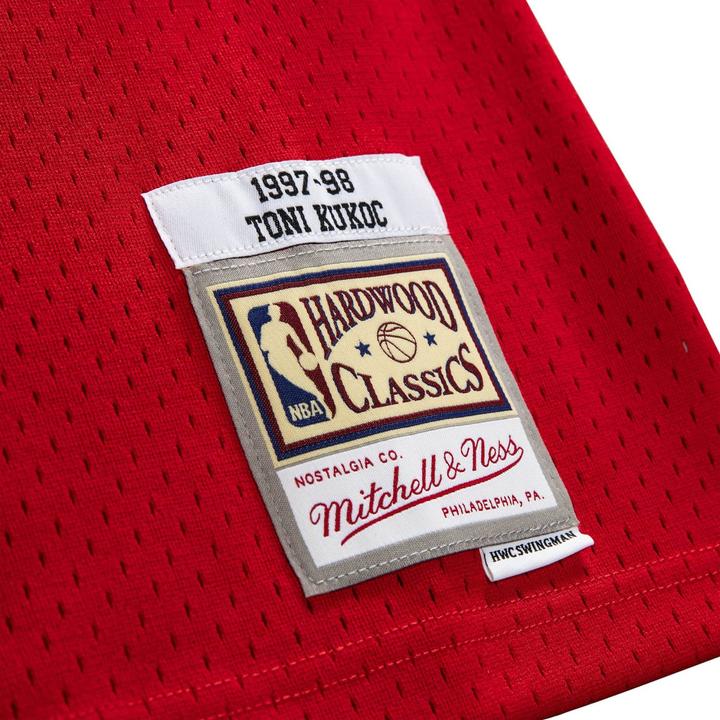 Actual product image Mitchell & Ness Swingman Mesh Jersey Chicago Bulls 1997-98 Toni Kukoc - L (L)