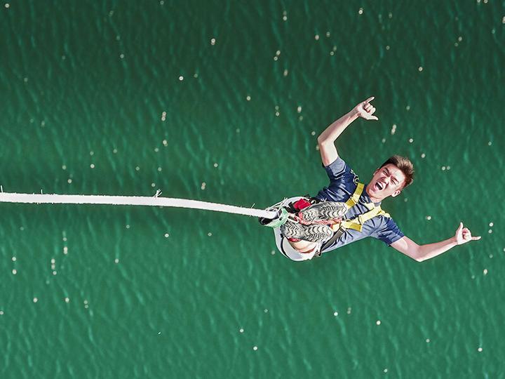 Produktbild Smartbox Adrenalingeladenes Bungee-Jumping-Erlebnis auf dem Stockhorn (1 Pers.)