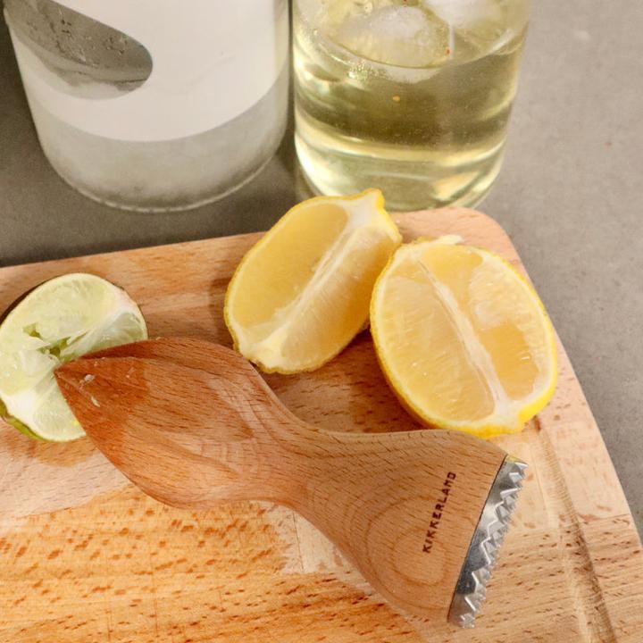 Actual product image Kikkerland Muddler And Citrus Squeezer (Bar pusher)
