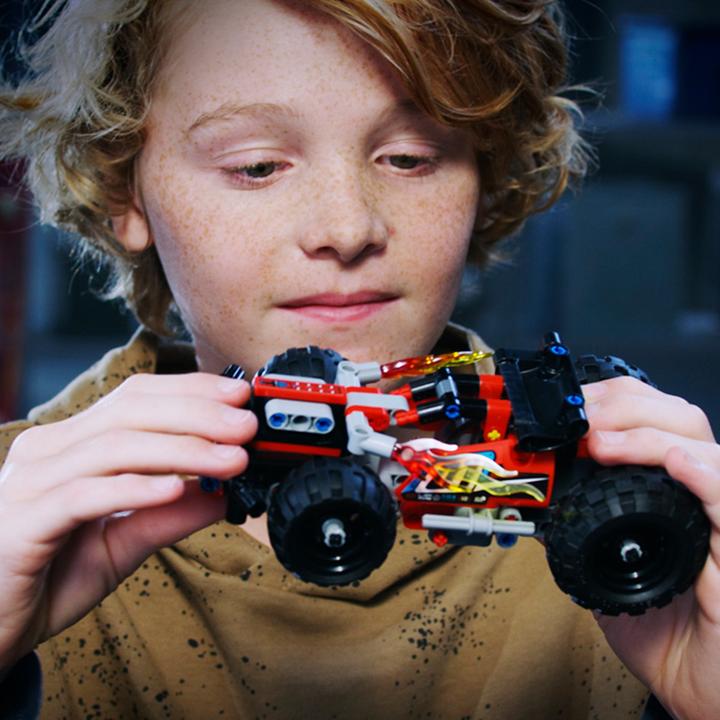 Actual product image LEGO Bash! (42073, LEGO Technic)