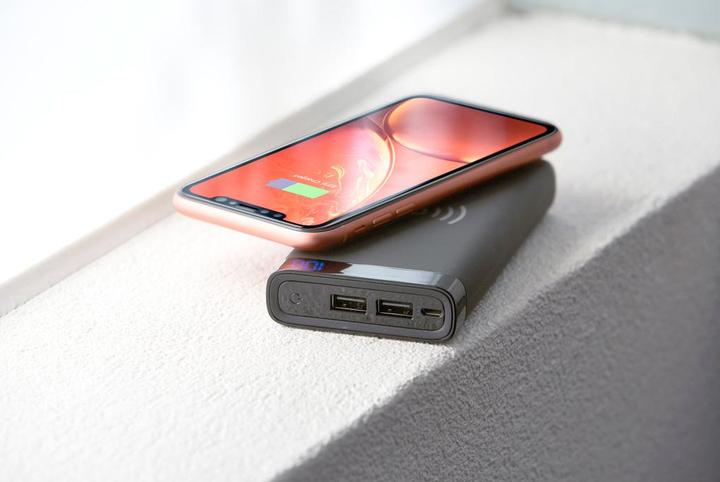 Actual product image Cygnett ChargeUp swift 10K Wireless QI Portable Power Bank - black (10000 mAh, 15 W, 37 Wh)