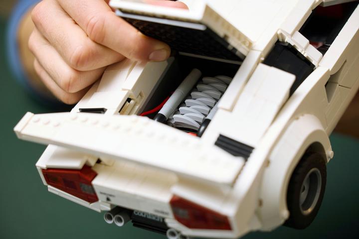 Produktbild LEGO Lamborghini Countach 5000 Quattrovalvole (10337, LEGO Icons, LEGO Seltene Sets)