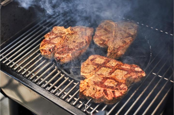 Actual product image Weber Smokey Mountain Cooker (57 cm)