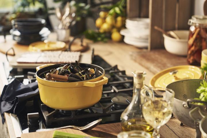 Produktbild Staub Cocotte (24 cm, Bräter + Schmortopf, Gusseisen)