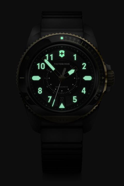 Actual product image Victorinox Journey 1884 Quartz Three hands Steel & Mineral, Diving Watches, 43 mm, Black Dial, Rubber Strap Bla (Diving watch, 43 mm)