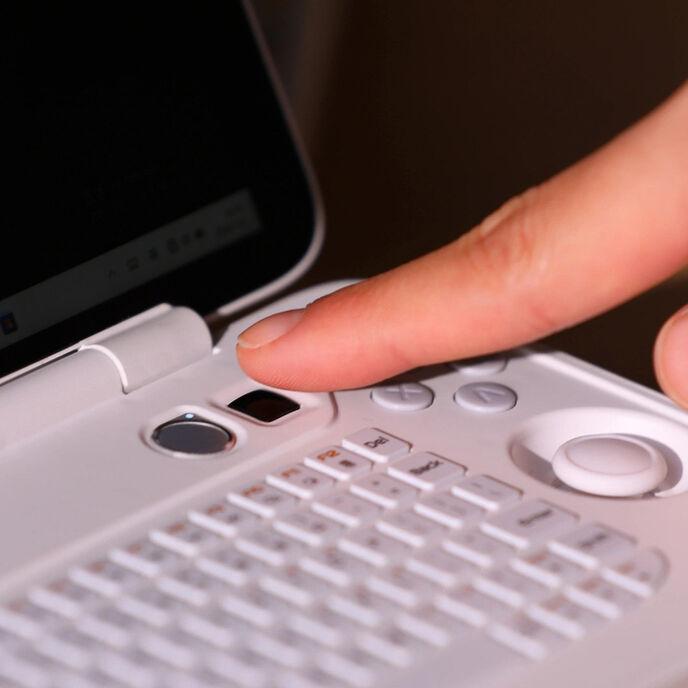Actual product image Ayaneo Flip KB Handheld Konsole, AMD Ryzen 8840U, 16 GB LPDDR5X, 512 GB SSD - Milky White