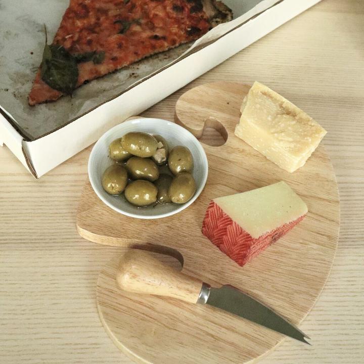 Kikkerland Mushroom Cutting Board & Knife