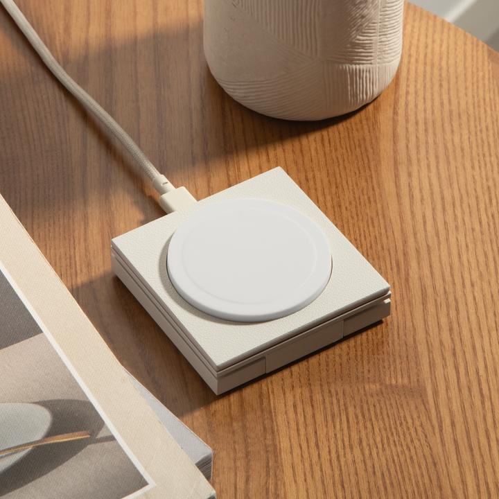 Actual product image Native Union Rise Solo Qi2 Wireless Charger Sandstone (15 W)