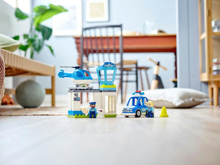 Produktbild LEGO Polizeistation mit Hubschrauber (10959)