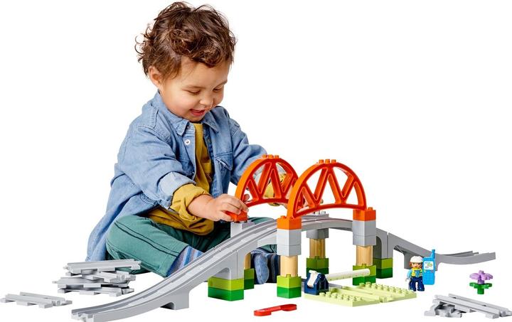 Produktbild LEGO Eisenbahnbrücke und Schienen - Erweiterungsset (10426)
