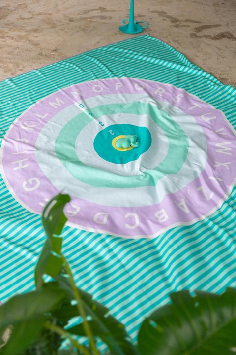 Produktbild Quut Spiel Strandtuch Alphabet/Bullseye XL, 180 x 180cm (180 x 180 cm)