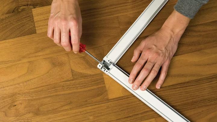 Image du produit tesa Moustiquaire Alu COMFORT pour fenêtres, avec cadre en aluminium, sans perçage (140 x 150 cm)