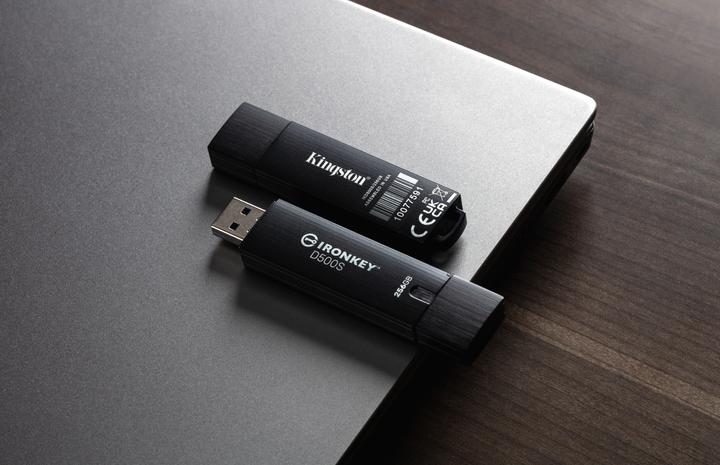 Produktbild Kingston IronKey D500S (512 GB, USB-A)