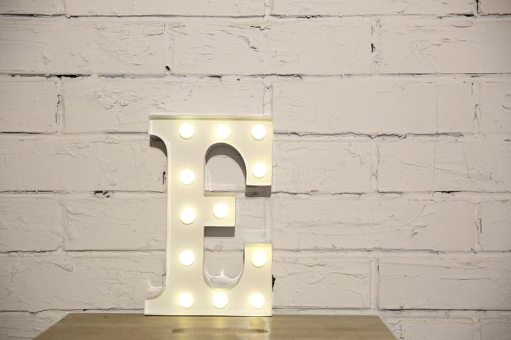 Produktbild Vegas Lights Buchstabe E