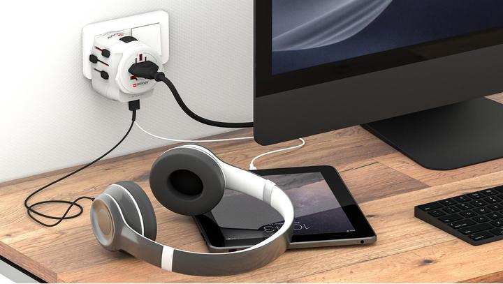 Actual product image Skross Pro Light USB (AC) - World