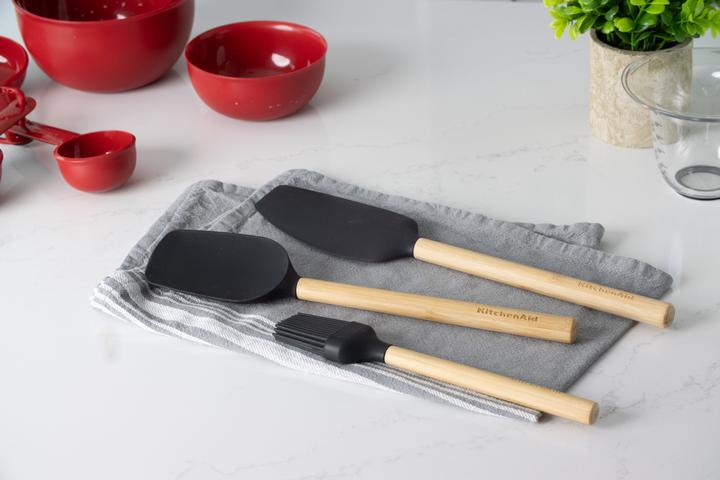 Immagine prodotto KitchenAid Set da forno in bambù a 3 pezzi con spatola a cucchiaio, pennello da pasticceria e spatola per