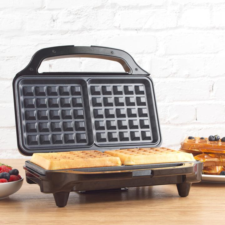 Actual product image Petra PT2249TFVDE Deep fill waffle maker