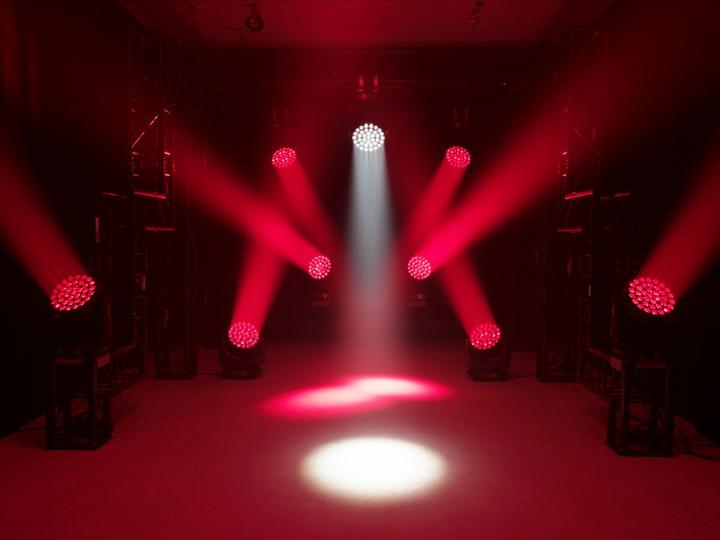 Actual product image Eurolite LED TMH-W555 Moving Head Wash Zoom (Set)