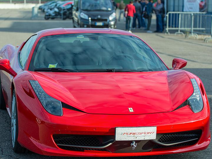 Produktbild Smartbox Emotionen in einem Ferrari 458: 1 Runde auf der Rennstrecke in Mugello (1 Pers.)