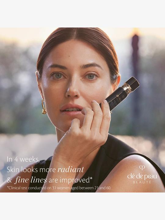 Image du produit Clé De Peau Radiant Cream Foundation B10 (B10 - Beige clair)