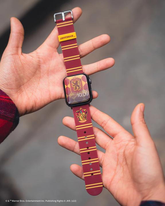 Actual product image Moby Fox Strap Smartwatch Harry Potter Gryffindor 22 mm (22 mm, Stainless steel, Silicone)