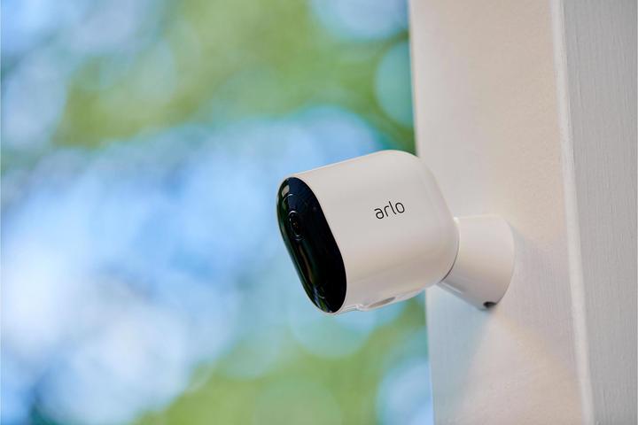 Actual product image Arlo Pro 4 Spotlight, single camera white (2688 x 1520 pixels)