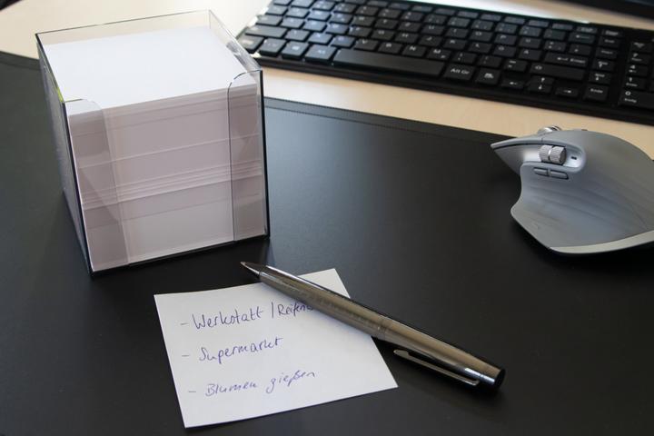 Produktbild Idena Zettelbox weiss 9x9x8cm 700 Blatt (9 x 9 x 8 cm)