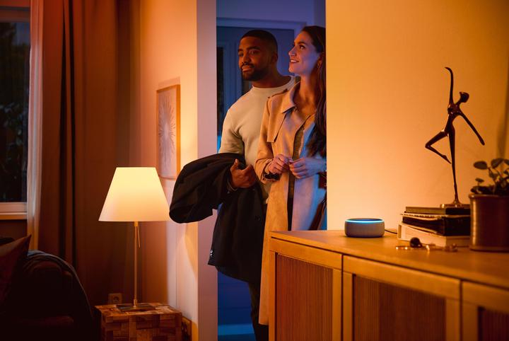Produktbild Philips Hue White & Color Ambiance BT (E27, 9.50 W, 806 lm, 2 x, F)