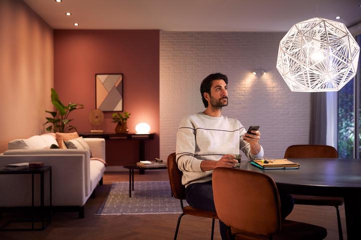 Produktbild Philips Hue White BT Starterset (E27, 9.50 W, 806 lm, 3 x, F)