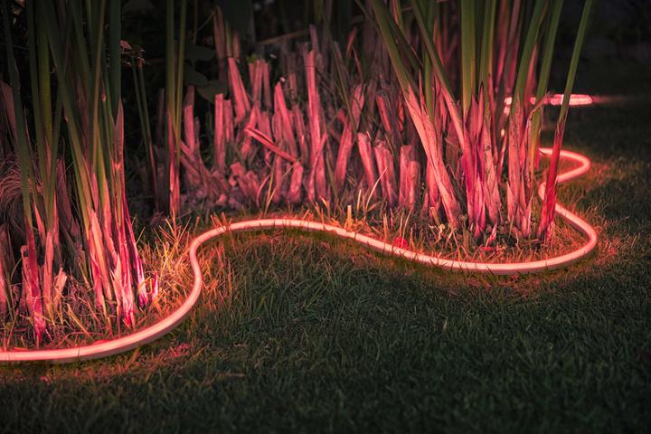 Produktbild Philips Hue Outdoor Lightstrip (RGBW, 500 cm, Outdoor)