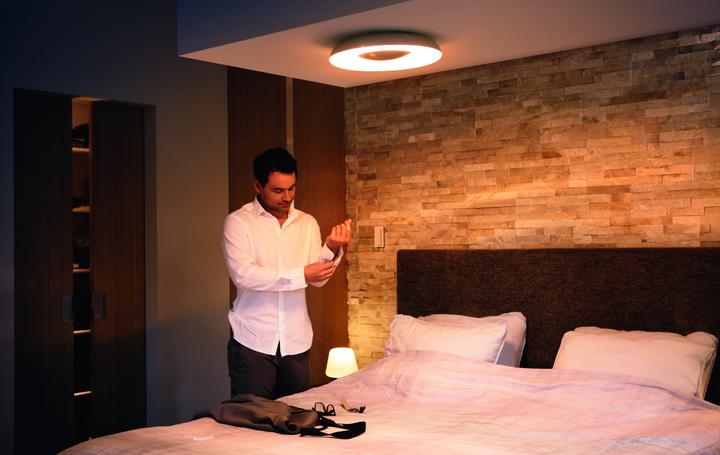 Produktbild Philips Hue Still Basis BT (2400 lm)