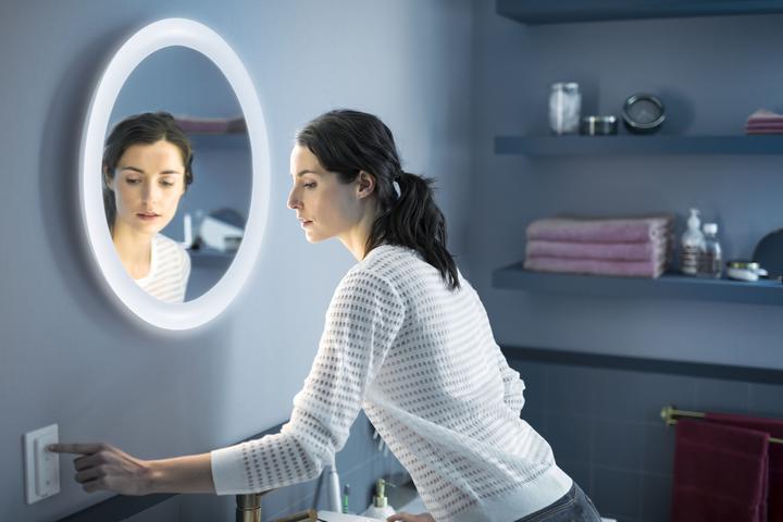 Actual product image Philips Hue myBathroom Adore Basis BT (2400 lm)