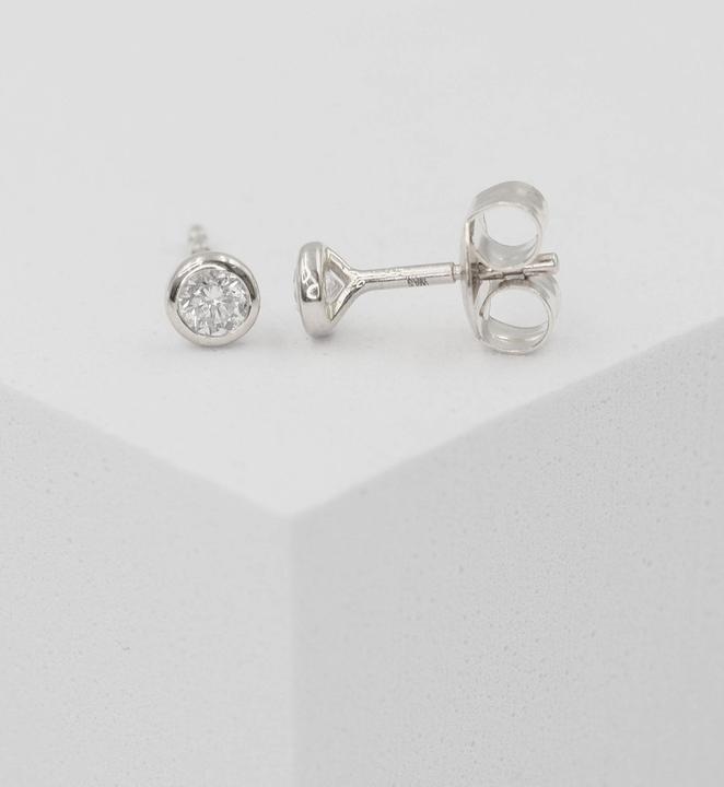 Actual product image Muau Stud earrings frame setting (White gold 750)