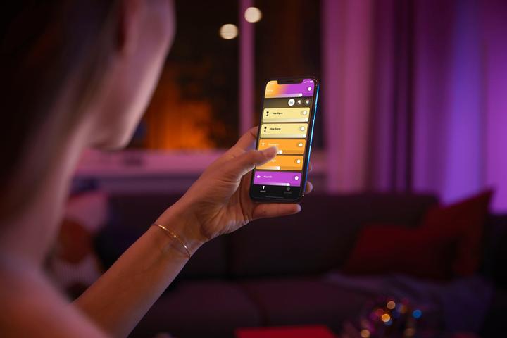 Immagine prodotto Philips Hue White & Color Ambiance BT (E27, 9 W, 1100 lm, 2 x, F)