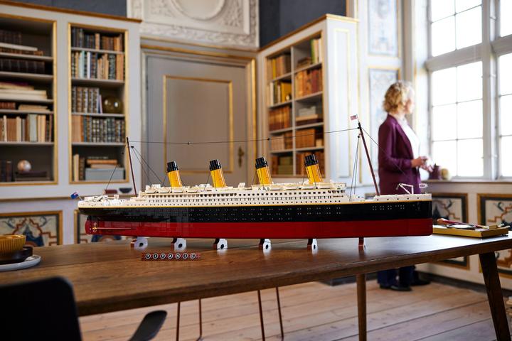 Actual product image LEGO Titanic (10294, LEGO Creator Expert, LEGO Rare Sets)