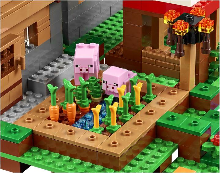 Actual product image LEGO Minecraft The Village (21128, LEGO Minecraft)
